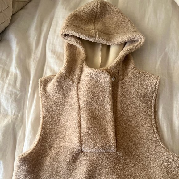 Pilcro Beige Crop Sherpa Vest – Cozy and Chic | One Size - Picture 4 of 6